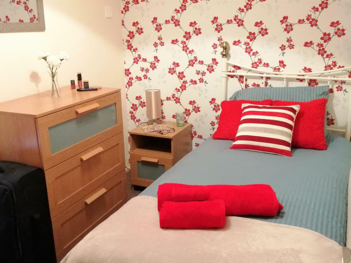 Fearnhead House Villa Warrington Bagian luar foto