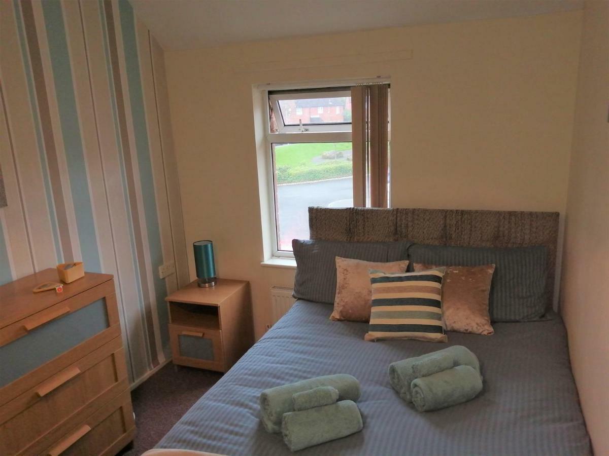 Fearnhead House Villa Warrington Bagian luar foto